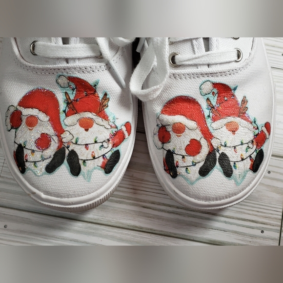 Women's Time and Tru white canvas shoes Christmas gnome decorated size 8½ (sg1) - Picture 4 of 8